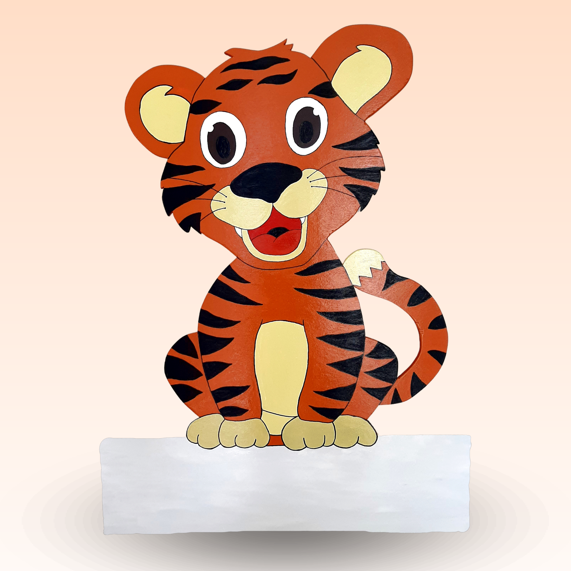 Geburtstafel/Babytafel in Form eines Tigers. Handgefertigt von Franziska Barmettler, Geburtstafeln Luzern, in Root.