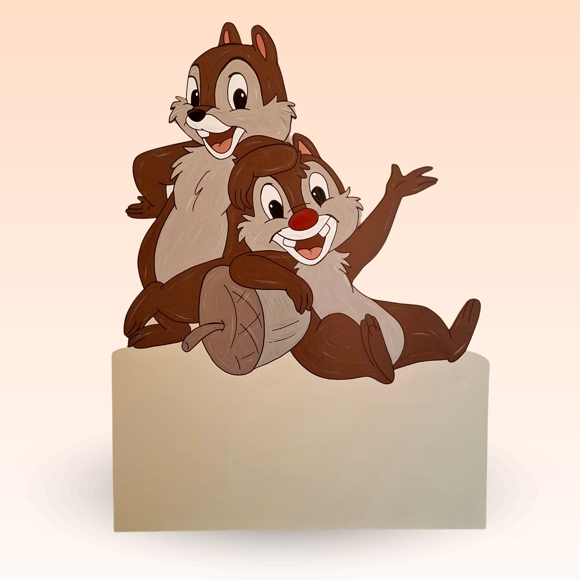 Geburtsschild/Babytafel in Form eines Eichhörnli. Handgefertigt von Franziska Barmettler, Geburtstafeln Luzern, in Root.